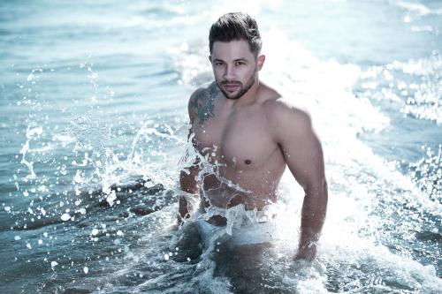Single Male Swingers in Wales